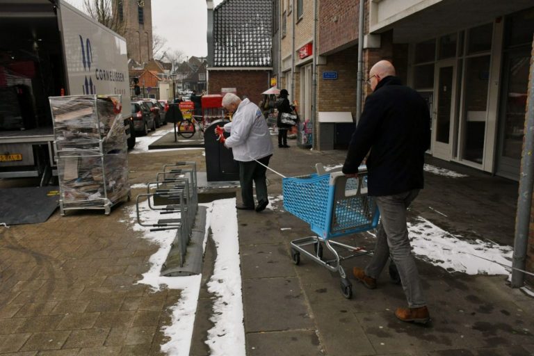 PvdA-GroenLinks pakt het meetlint erbij rond fietsenrekken soap Moordrecht