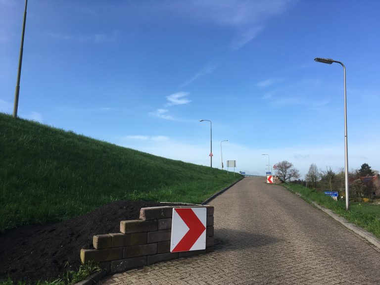 Bloembakken Westeinde>dijk mét teflectoren