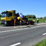 Motor op bergingsauto na duik sloot N219
