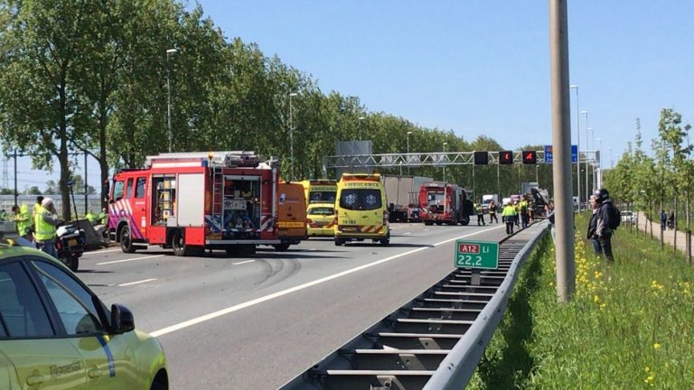 Zes gewonden en verkeerschaos na grote aanrijding A12 bij Zevenhuizen