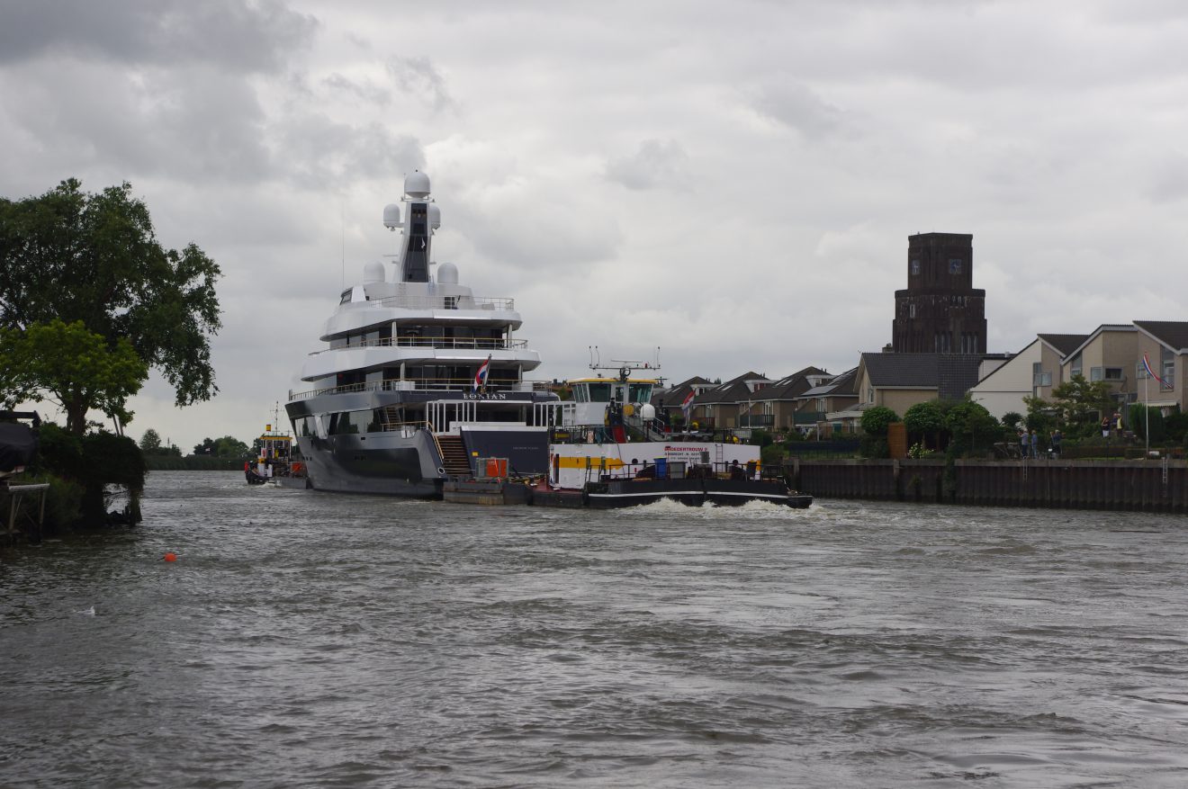 Megajacht Lonian Vaart Langs Moordrecht Gouwe Ijssel Nieuws