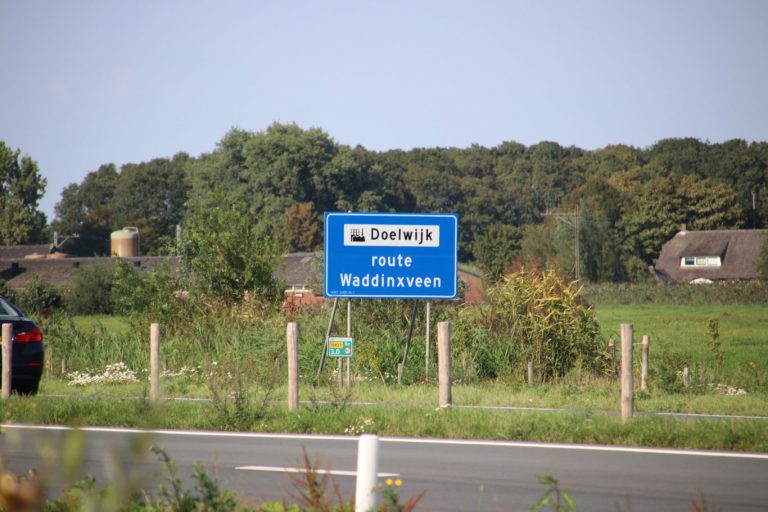 Nieuwe verkeersborden naar Doelwijk pas aan einde van het jaar beschikbaar