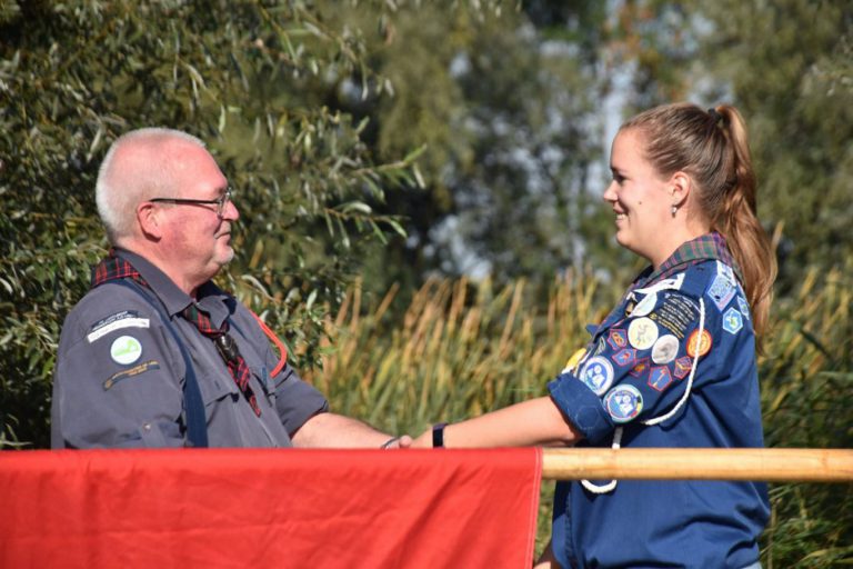 Henk van der Torn geëerd bij waterscouting de IJssel