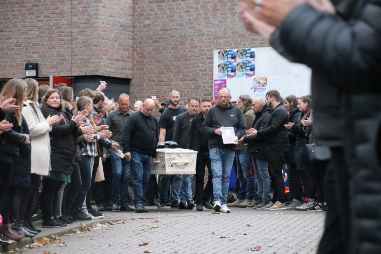Uitpuilend jongerencentrum ’t Blok neemt afscheid van jongerenwerker Anton