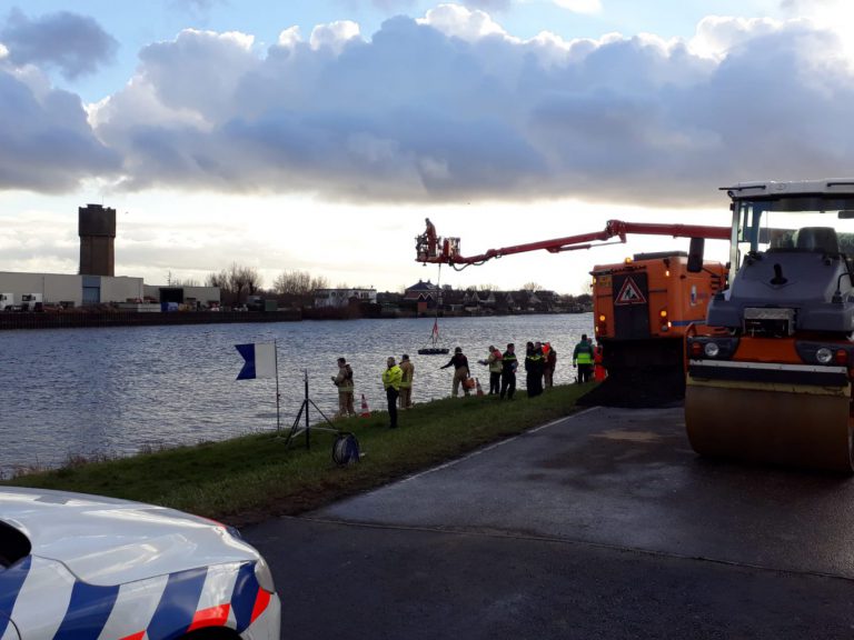 Auto in water Hollandsche IJssel: Twee mensen vermist
