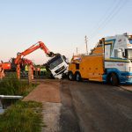 Tijdrovende berging asfaltwagen Spoorweglaan Moordrecht