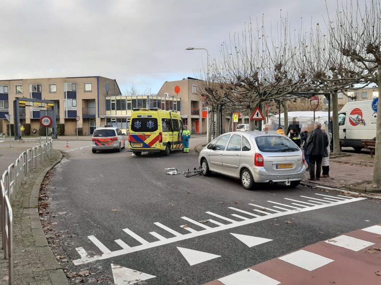 Fietsster gewond bij aanrijding Raadhuisplein in Nieuwerkerk