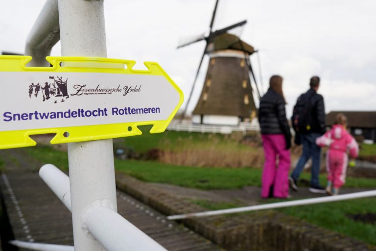 Snertwandeltocht Rottemeren groot succes met record aantal deelnemers