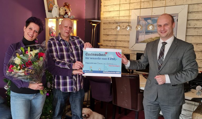 Marcel en Laurènce beloond met cheque voor hun inzet