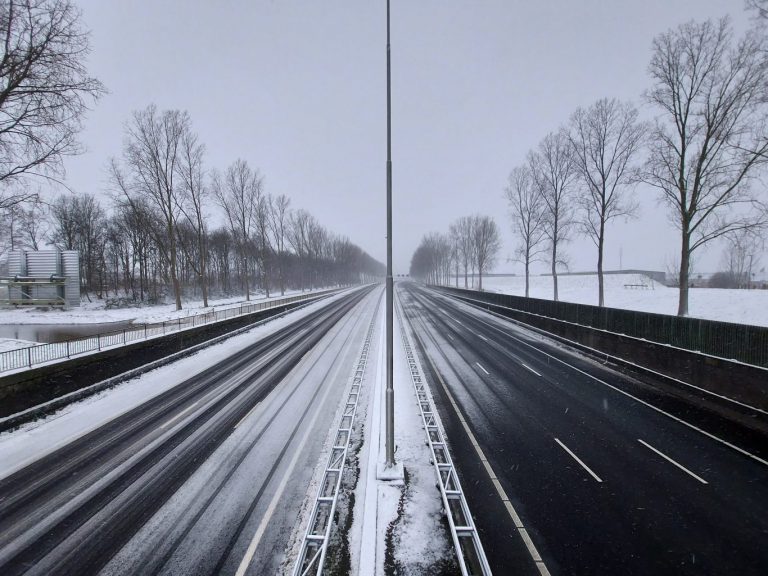 Dinsdag ochtendspits : gladheid, geen Arriva bussen, NS zet alleen sprinters in