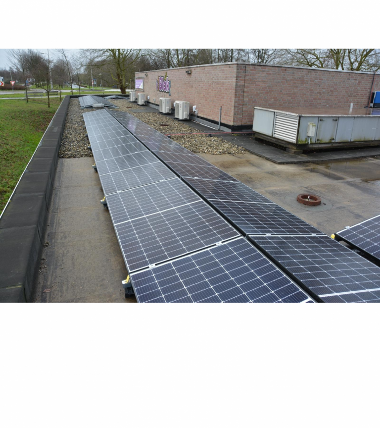 Zon op Zuidplas legt  zonnepanelen op gemeentewerf Zevenhuizen