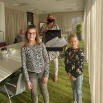 wethouder Leferink met Emily en Lieke