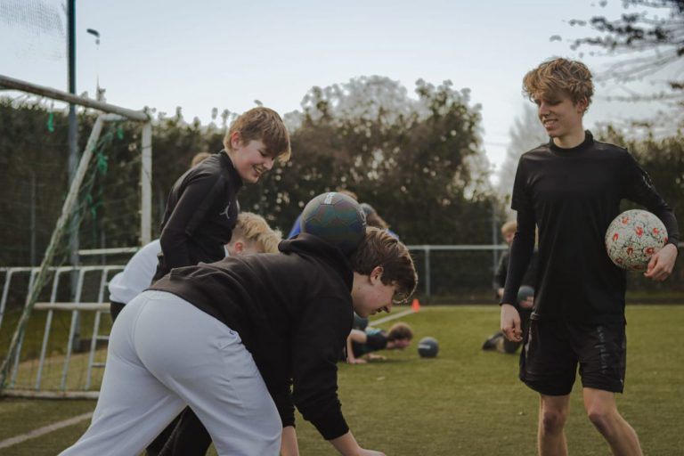 Nagenieten van clinic Freestyle voetbal door Bailey de Regt bij Sportstichting Zuidplas