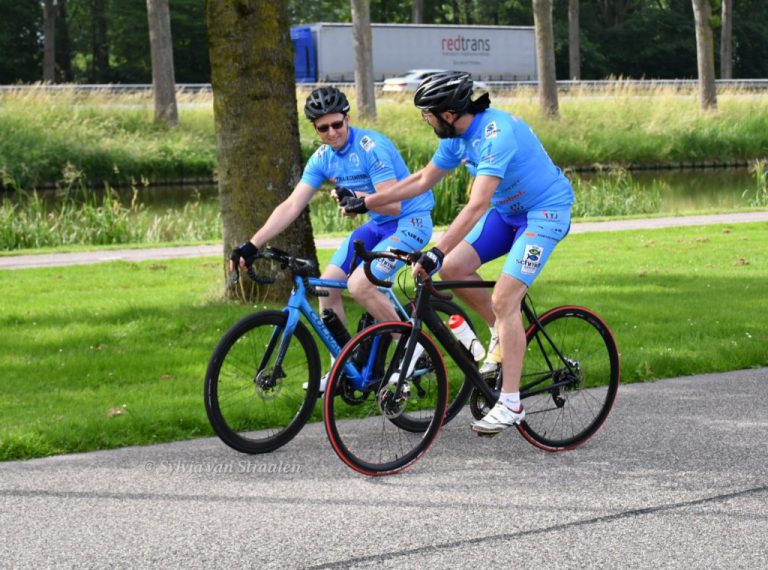 Danny van Vliet gestart met 24 uur fietsen voor de Boodschappenkast