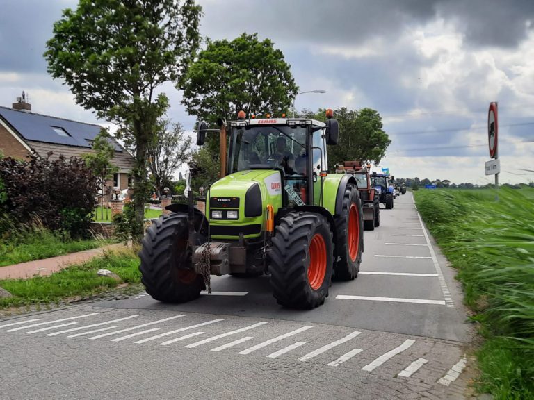 Protesterende boeren trekken door Waddinxveen en Zuidplas (+video)