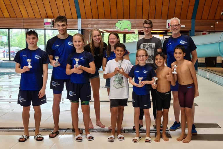 Barracuda-record-trein dendert voort! Marit Huisman doorbreekt minuut grens op de 100 meter vrijeslag!
