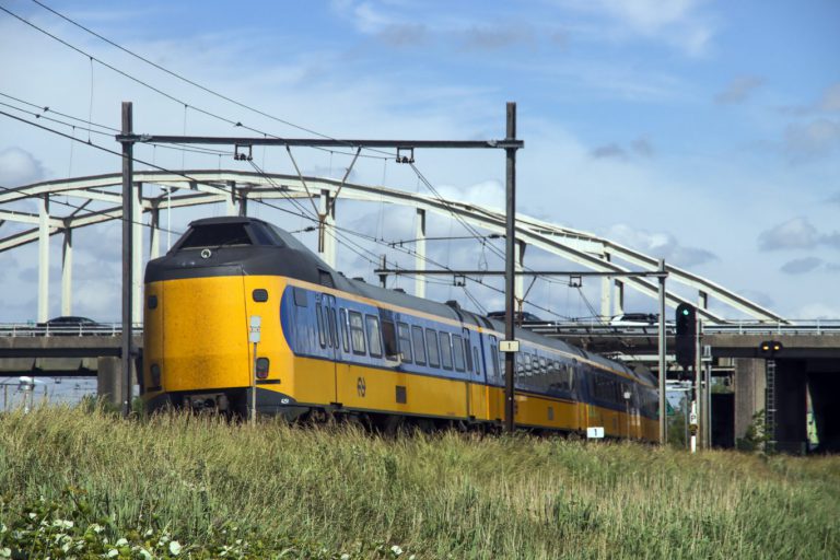 In 2020 halvering aantal reizigers stations Nieuwerkerk en Waddinxveen