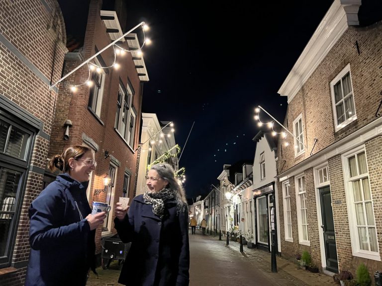 Oude sfeerverlichting terug in Dorpsstraat Moordrecht