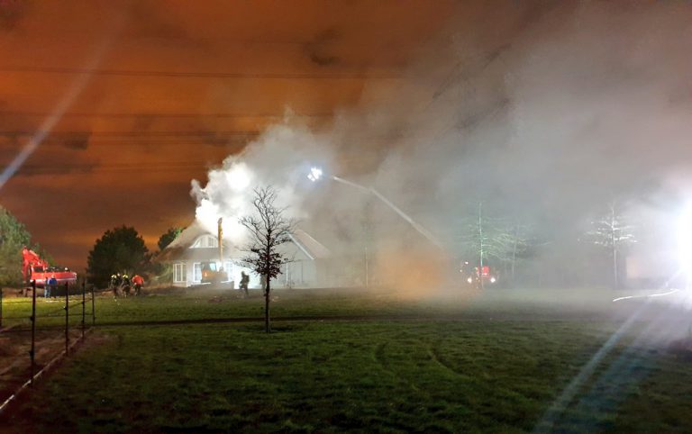 Brand in dakisolatie Zevenhuizen zorgt voor lange nacht Brandweer