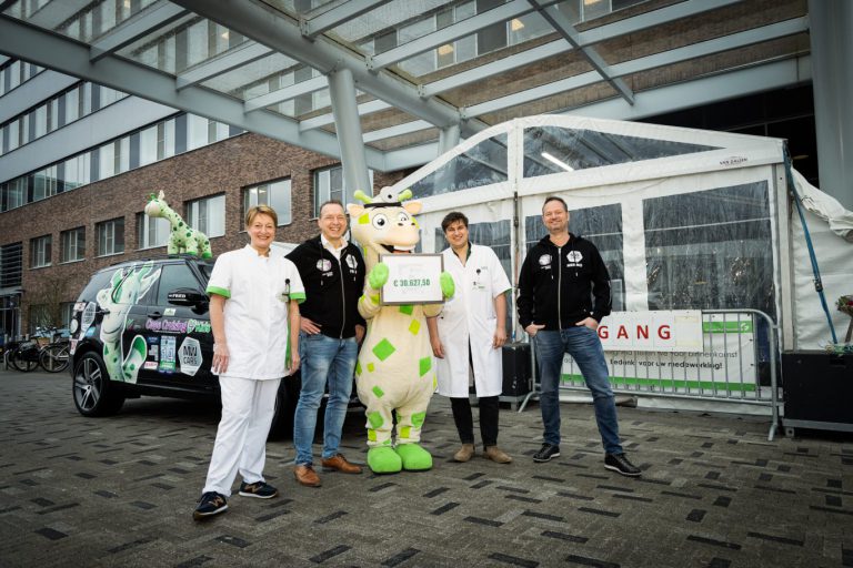 Fred en Menno rijden tijdens winterse tocht 30.000 euro bij elkaar voor kinderafdeling Groene Hart ziekenhuis
