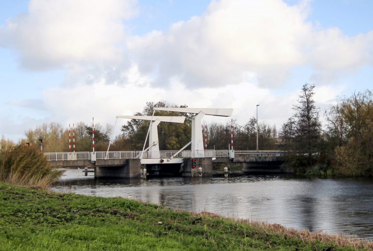 Brug Francoisviaduct Nieuwerkerk kan niet worden bediend door storing