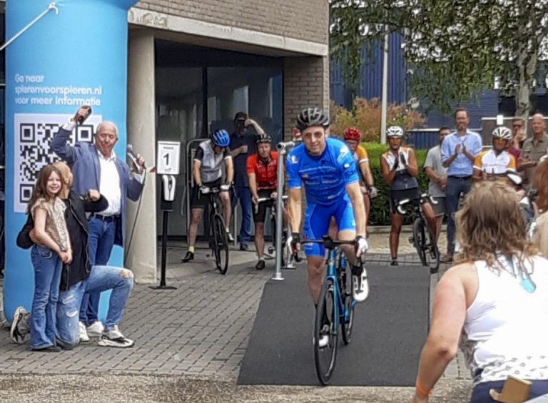 Danny van Vliet is gestart met 48 uur fietsen in kader Spieren voor Spieren