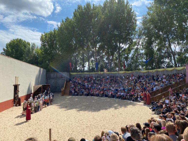 Gezinnen uit Zuidplas ontmoeten gladiatoren in Archeon