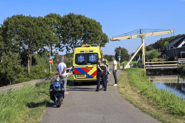 Bestuurder gewond na val met snorscooter Nieuwerkerk