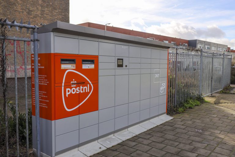 Pakjesautomaat PostNL in Nieuwerkerk geplaatst zonder omgevingsvergunning