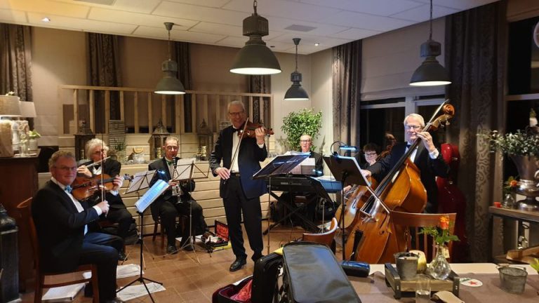 Salonorkest Pistache tijdens Zondag Muziekmiddag in Swanla