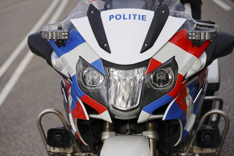 politie zoekt man na vondst zwaargewond slachtoffer in Waddinxveen