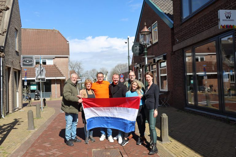 Kleedjesmarkt op Koningsdag gaat tóch door!