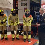 Drie-nieuwe-bluspakken-en-Commandant-Hans-Zuidijk