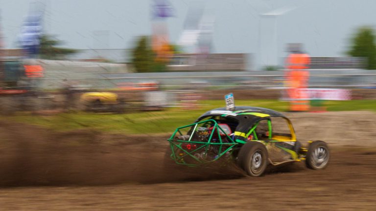 Hemelvaartsdag : Autocross in Zevenhuizen