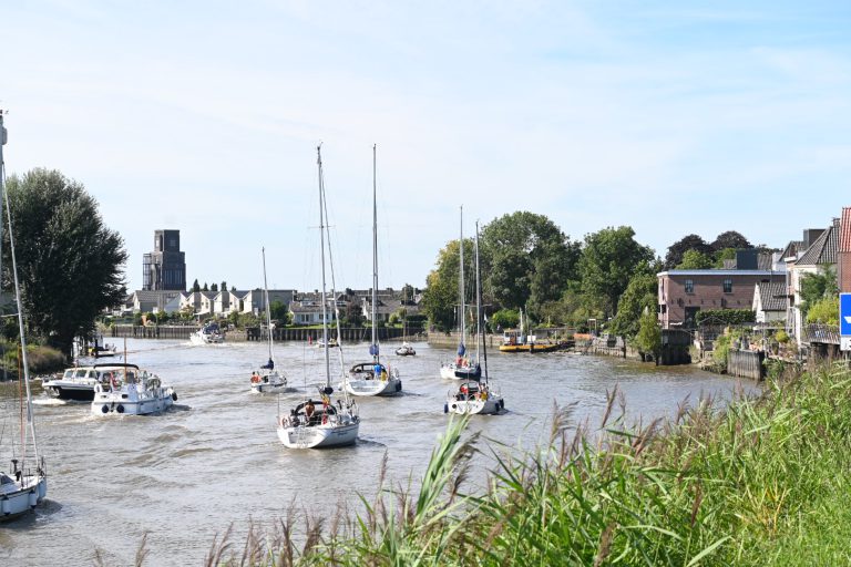 Pleziervaart Hollandsche IJssel bij Moordrecht
