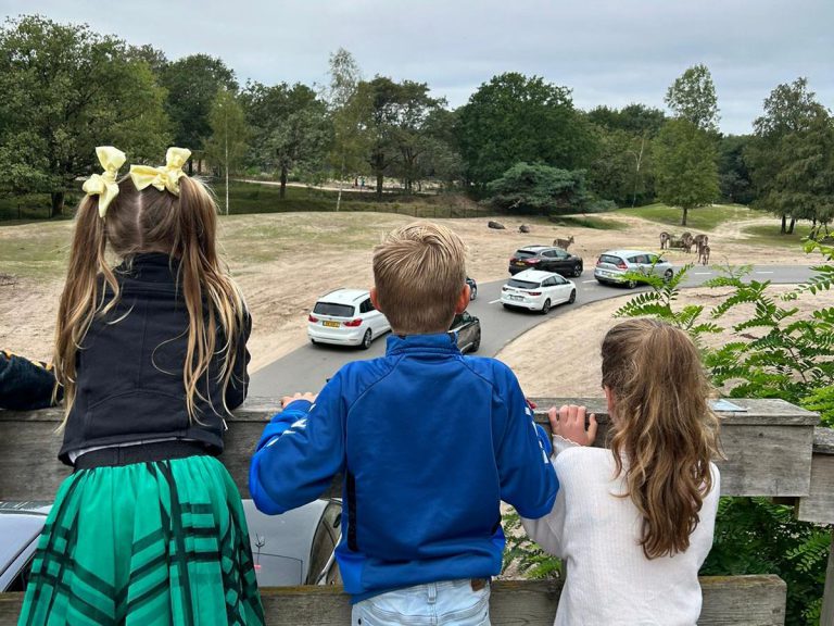 Kinderen uit Zuidplas op Heppie Tour naar Safaripark Beekse Bergen
