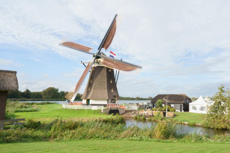 Eendrachtsmolen na restauratie weer in gebruik (video)