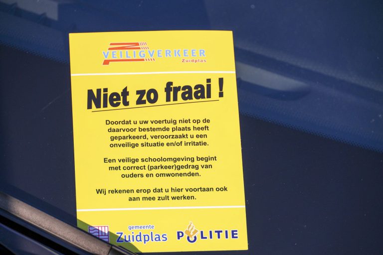 Veel gele kaarten verkeersactie KC Koningskwartier Zevenhuizen(video)