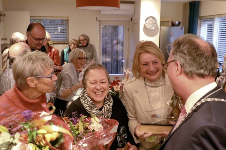 Drie ‘oervrouwen’ van Centrum Camino krijgen Golfslag (video)