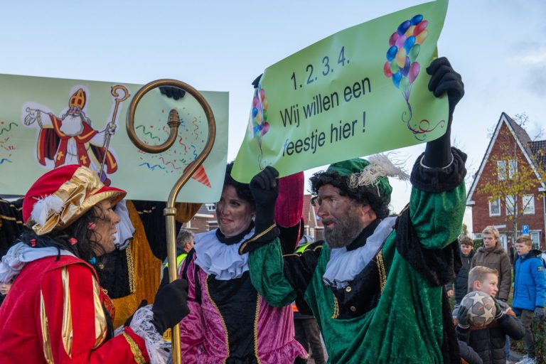 Ondanks demonstrerende pieten toch een feestelijke Sint intocht in Moerkapelle