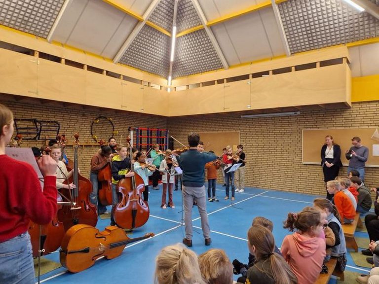 Mini-concert Leerorkest op CBS De Loofboom