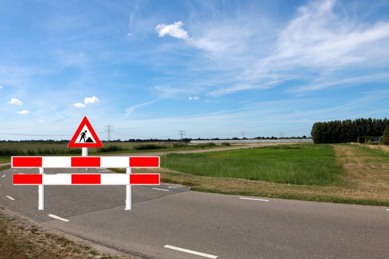 Van Oudheusdenweg in Zevenhuizen afgesloten