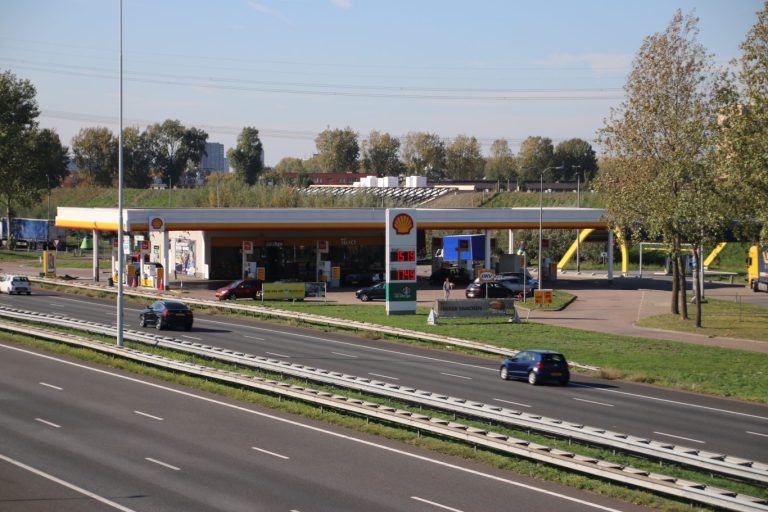 Politie zoekt getuigen steekincident benzinestation A20 Nieuwerkerk