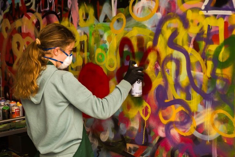 Groep 8 van de Meester Lallemanschool leeft zich uit in graffiti