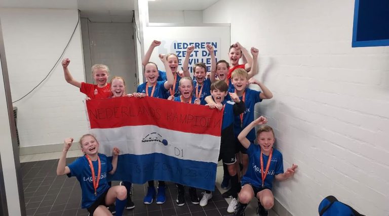 CKV Nieuwerkerk D1 kampioen van Nederland