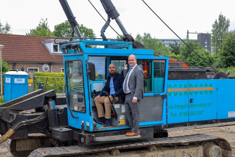 Eerste paal voor Nieuwerkerkse Moskee