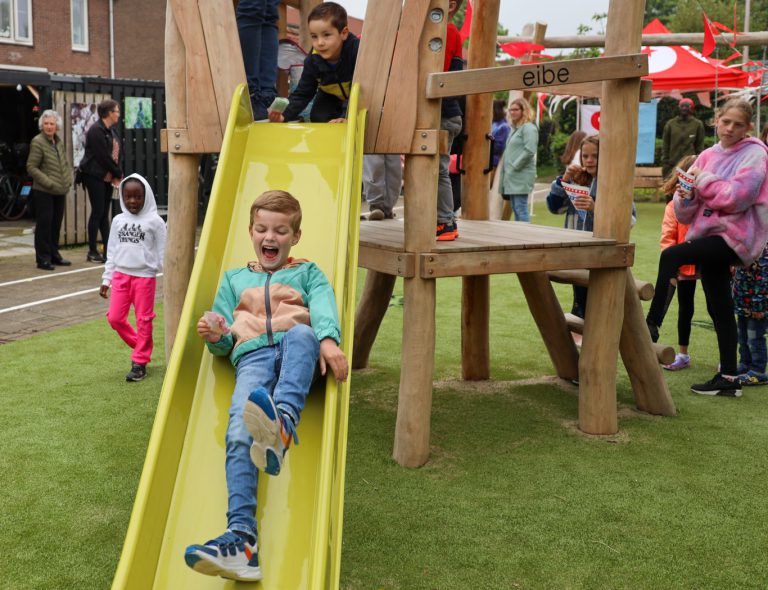 Morrende Oranjebuurt over nieuwe speeltuin