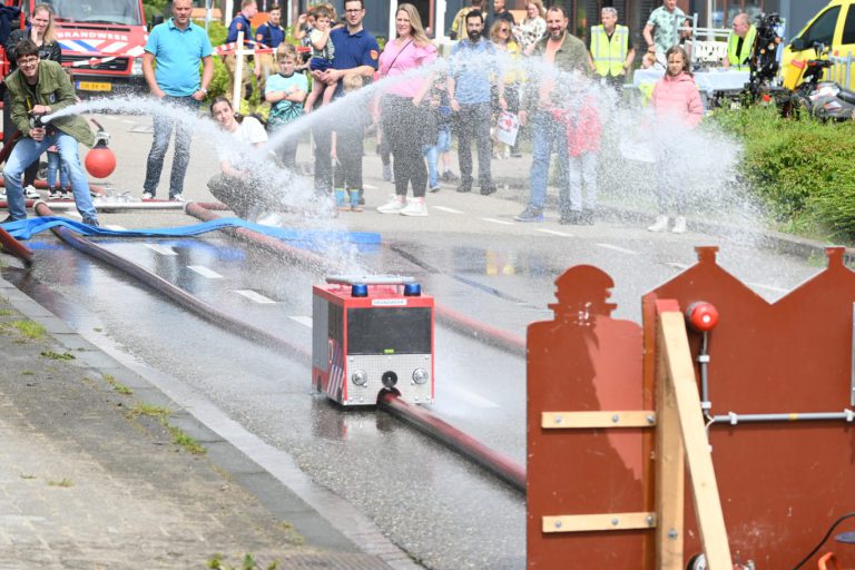Veel te zien bij open dag Brandweer Moordrecht (video)