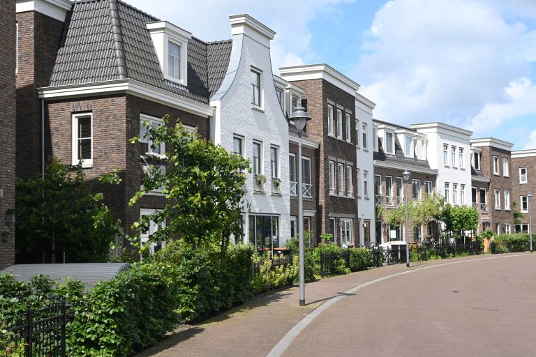 Huizen aan de IJsseloogwal in Westergouwe Gouda