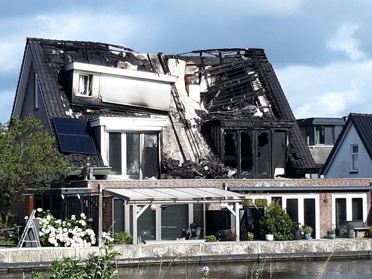 Triest aanblik na woningbrand in Waddinxveen